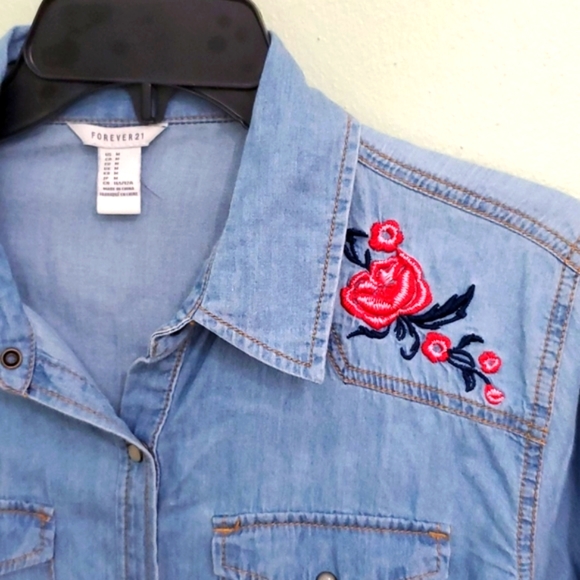 Forever 21 Chambray Denim Long Sleeve Embroidered shirt top sz Medium - Picture 2 of 6
